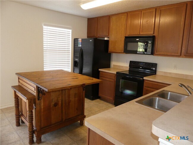 664 Northern Lights Dr New Braunfels, TX 78130 photo 2