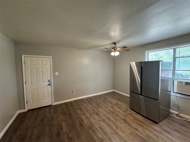 2705 Lorraine Street, Houston, TX 77026 photo 2