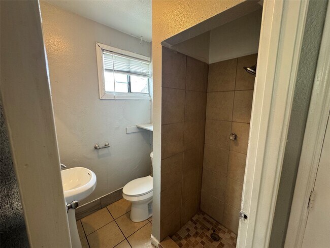 2705 Lorraine Street, Houston, TX 77026 photo 4