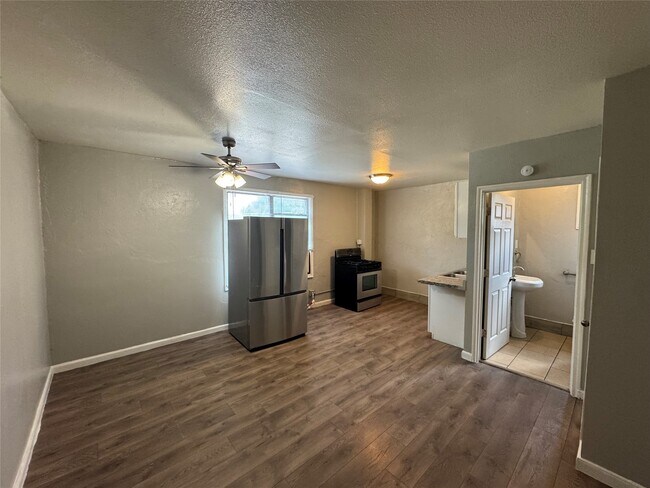 2705 Lorraine Street, Houston, TX 77026 photo 3