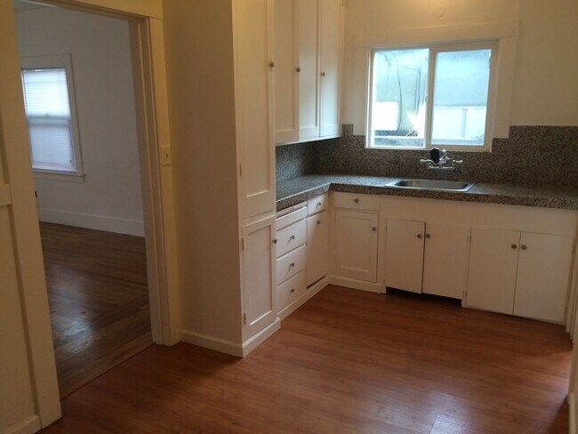377 E Reed St San Jose, CA 95112 photo 2