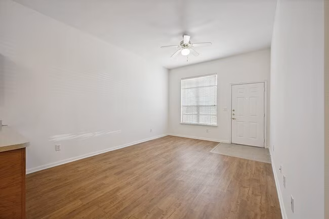 Fallbrook Ranch Apartments photo 4