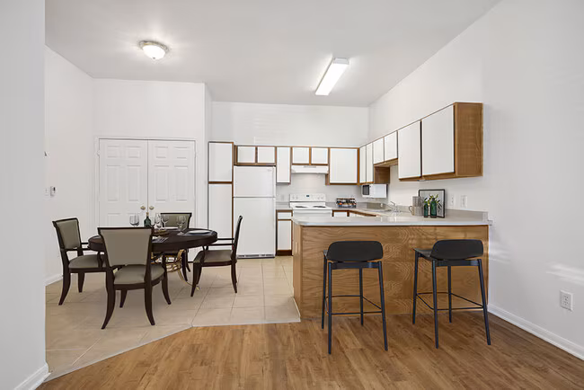Fallbrook Ranch Apartments photo 3