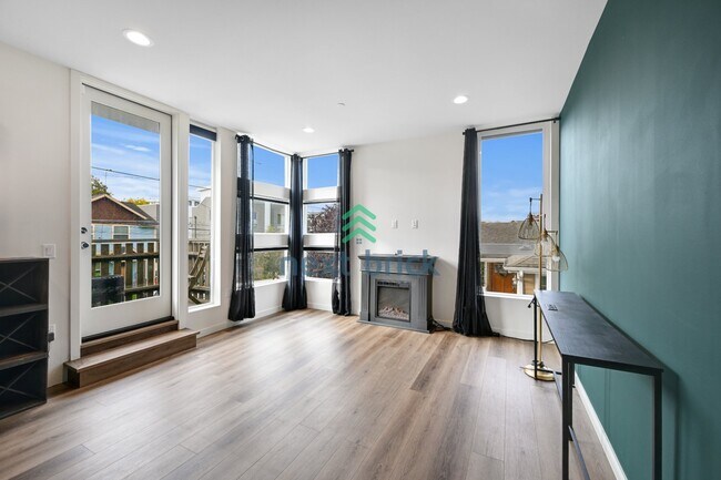 Beautiful 2 Bed 2.5 Bath Townhome for Rent photo 5