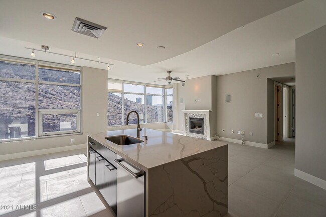 140 E Rio Salado Pkwy Tempe, AZ 85281 photo 4