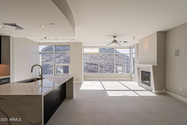 140 E Rio Salado Pkwy Tempe, AZ 85281 photo 2