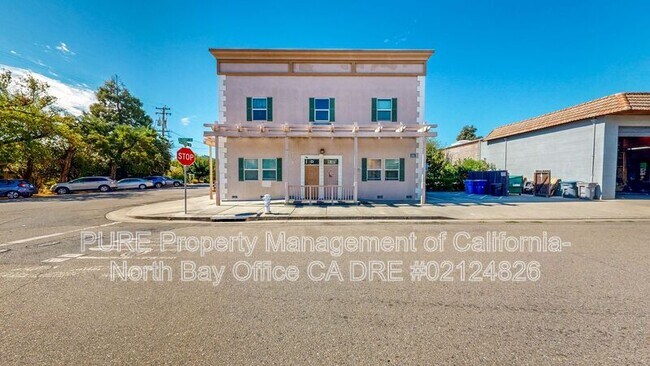 154 Railroad Ave Cloverdale, CA 95425 photo 2