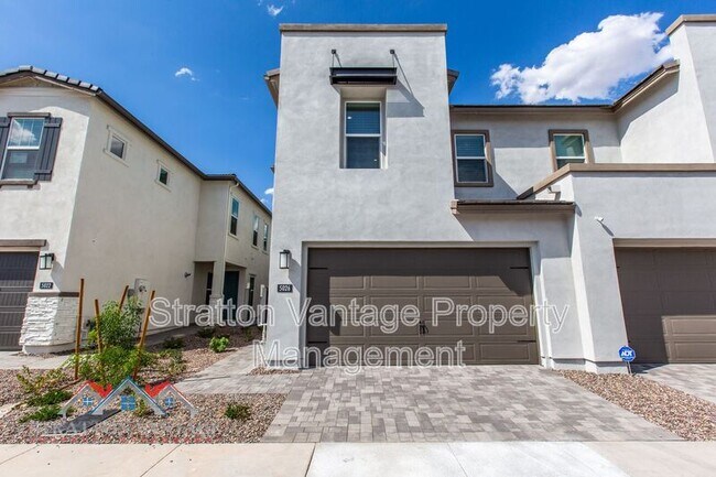 5026 E Hartford Ave photo 2