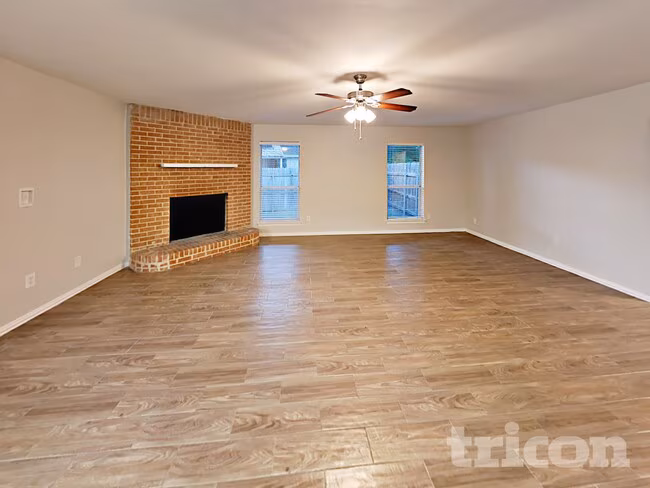 836 Greenridge Dr Arlington, TX 76017 photo 3