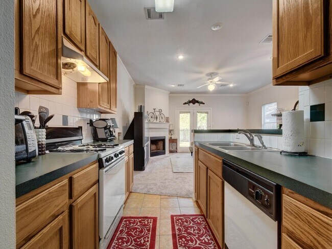 609 E 49th St Austin, TX 78751 photo 5