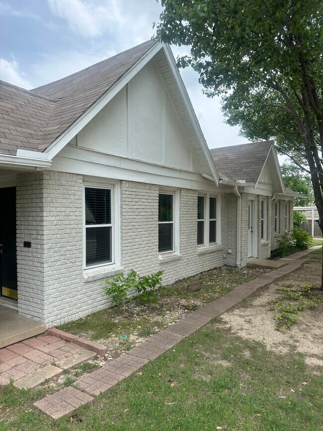 3819 Crestline Road, Fort Worth, TX 76107 photo 3