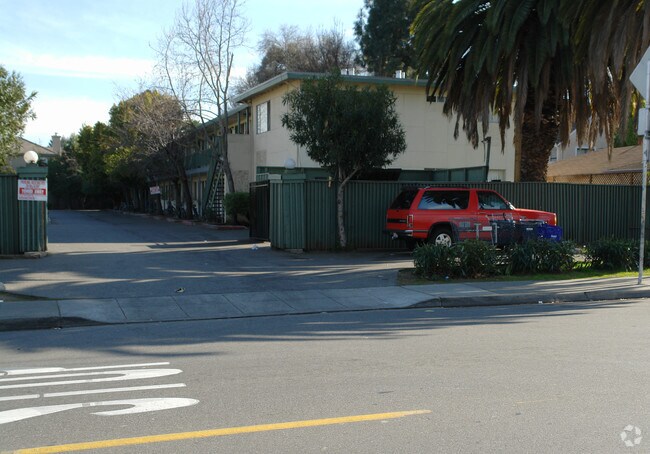 Camino Palms Apartments photo 2