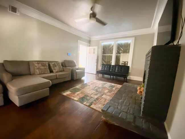 1439 E Highland Blvd San Antonio, TX 78210 photo 5