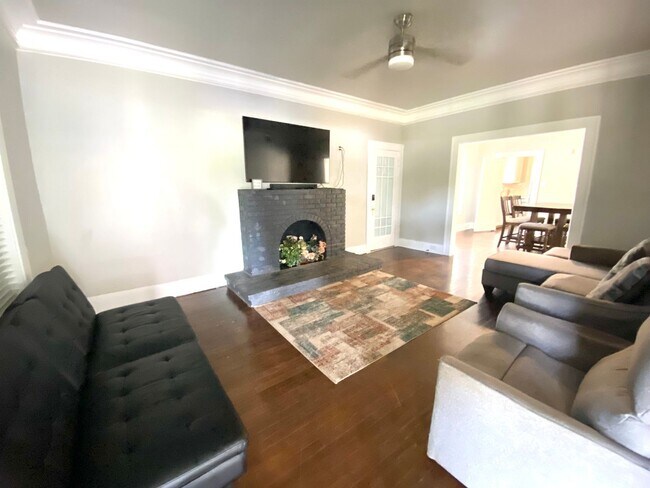 1439 E Highland Blvd San Antonio, TX 78210 photo 3