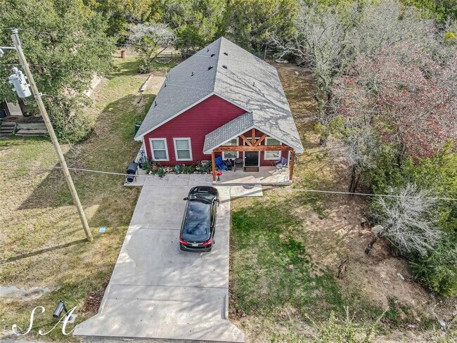 1823 Hidden Valley Rd Granbury, TX 76049 photo 2