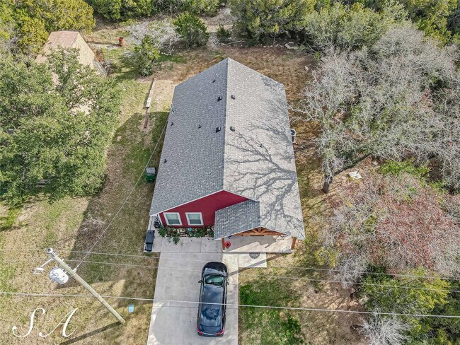 1823 Hidden Valley Rd Granbury, TX 76049 photo 3