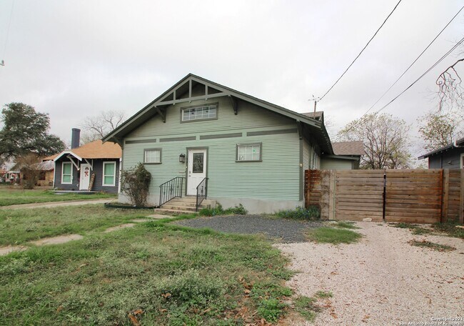 335 E Southcross San Antonio, TX 78214 photo 2