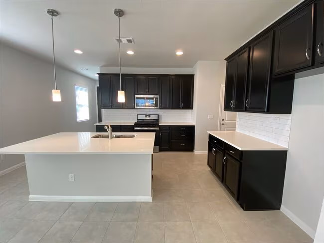 384 Gaida Loop Georgetown, TX 78628 photo 4