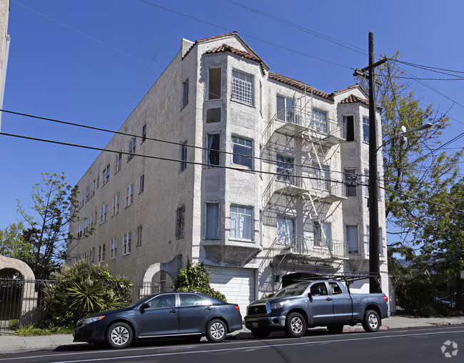 642 Alcatraz Avenue, Oakland, CA 94609 photo 2