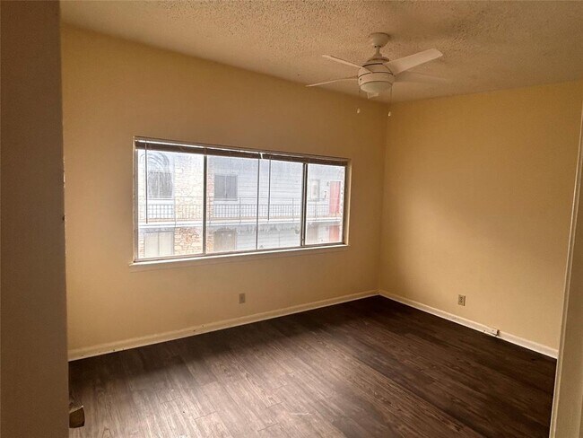 2408 Longview St Austin, TX 78705 photo 2
