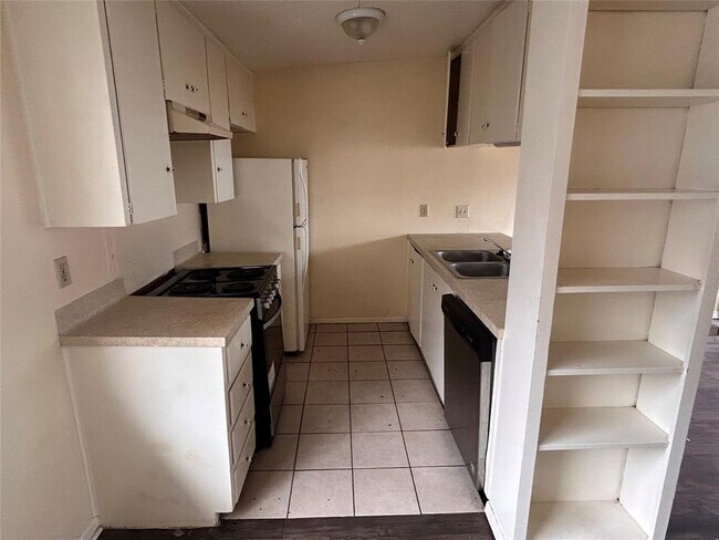2408 Longview St Austin, TX 78705 photo 4