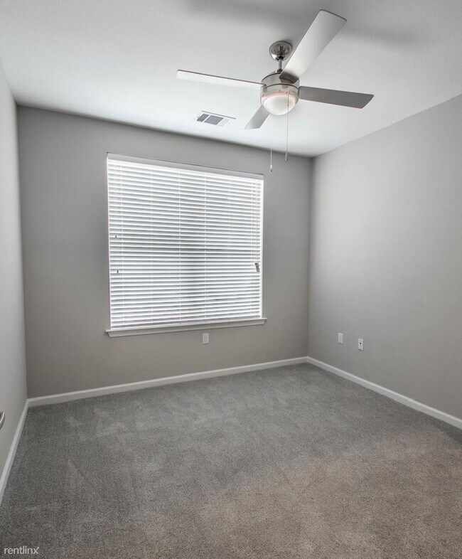 2102 Muirfield Bend Dr Hutto, TX 78634 photo 3