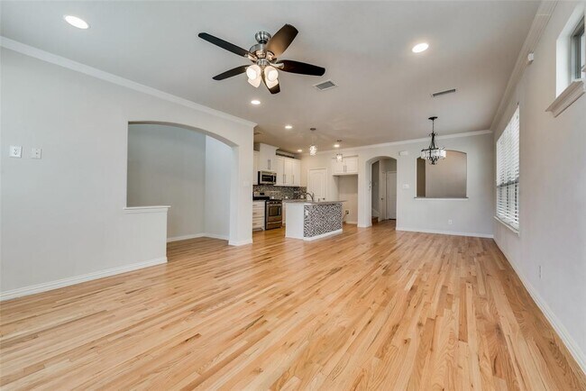 636 South Greenville Avenue, Richardson, TX 75081 photo 5
