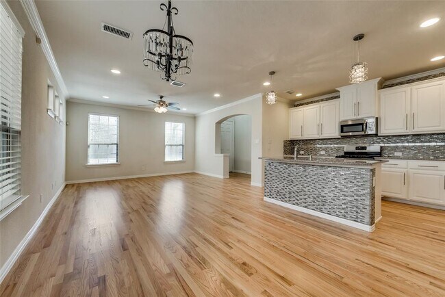 636 South Greenville Avenue, Richardson, TX 75081 photo 4