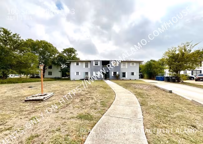 100 Senisa Dr San Antonio, TX 78228 photo 2