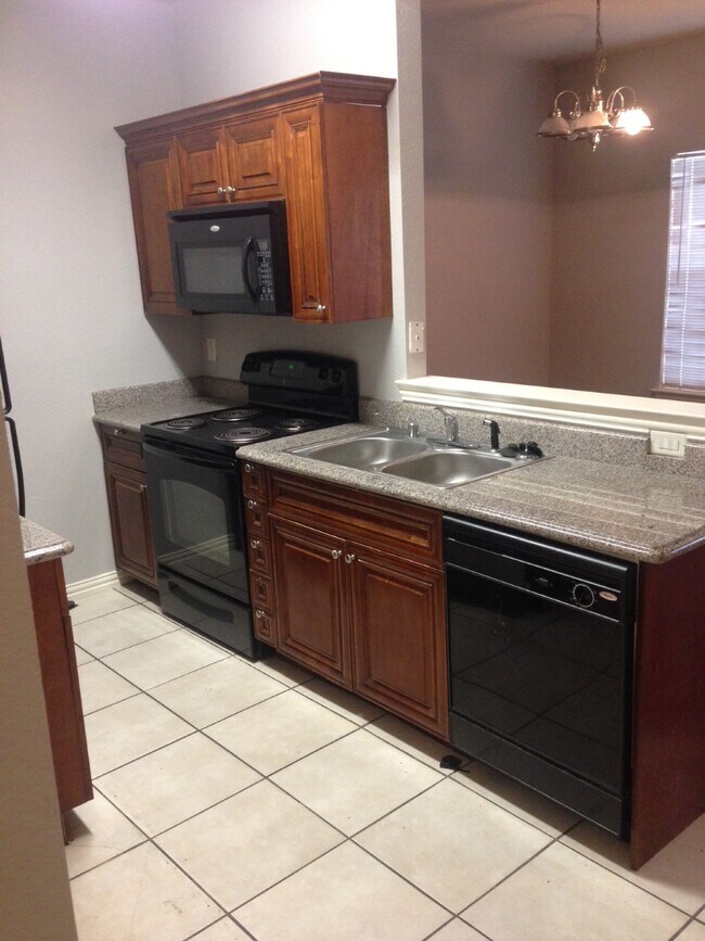7626 Anson Circle, Dallas, TX 75235 photo 3