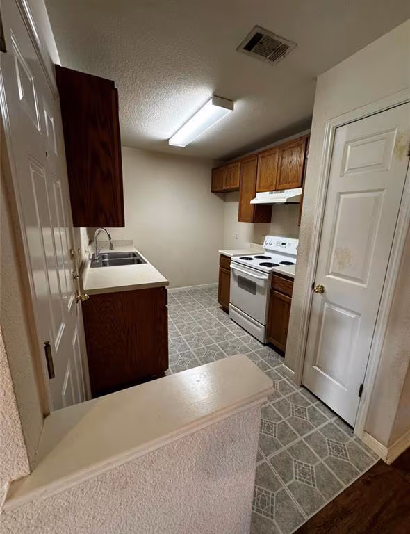 8613 Talyne Chaise Circle, Austin, TX 78729 photo 4