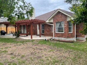 112 South Lynnwood Trail, Cedar Park, TX 78613 photo 2