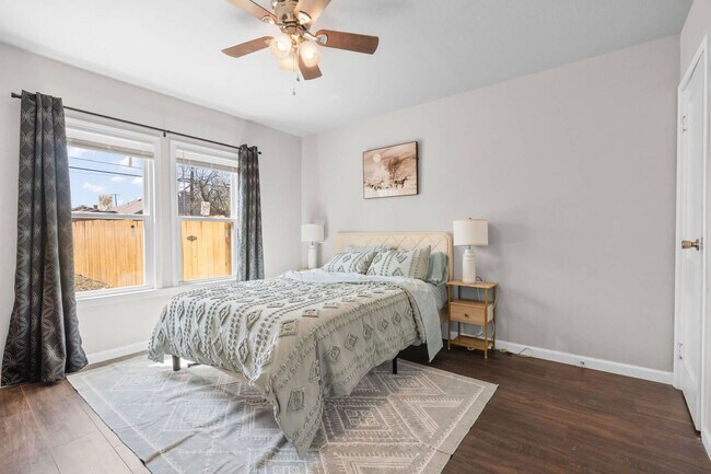 1004 E Powell Ave Fort Worth, TX 76104 photo 3