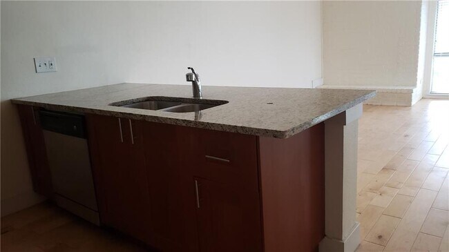 909 Reinli St Austin, TX 78751 photo 5