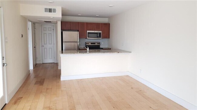 909 Reinli St Austin, TX 78751 photo 4