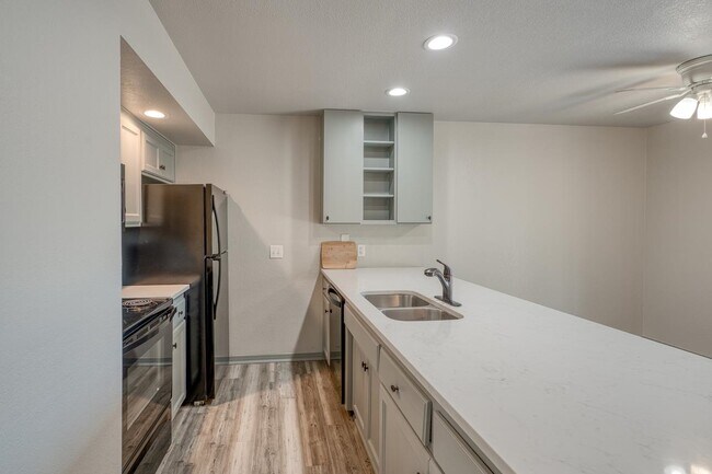 906 Hi Cir N Horseshoe Bay, TX 78657 photo 4