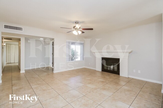 2182 E Palmcroft Dr Tempe, AZ 85282 photo 2