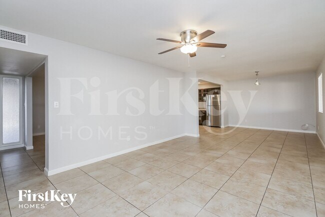 2182 E Palmcroft Dr Tempe, AZ 85282 photo 5