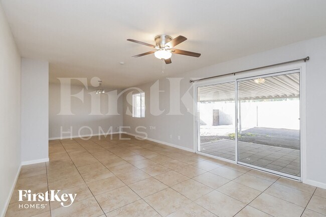 2182 E Palmcroft Dr Tempe, AZ 85282 photo 4