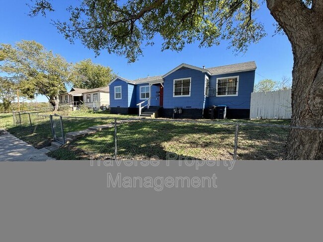 2645 Canberra Court, Fort Worth, TX 76105 photo 2