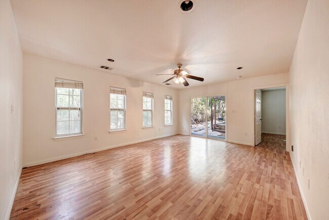 3106 King St Austin, TX 78705 photo 2
