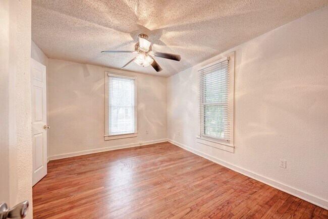 3106 King St Austin, TX 78705 photo 5