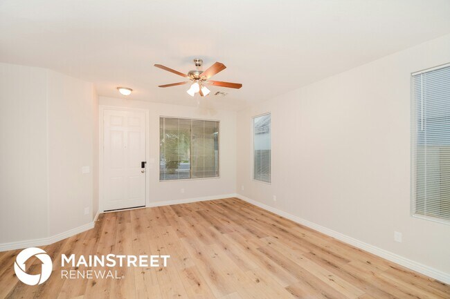 17526 W Hope Dr Goodyear, AZ 85338 photo 4