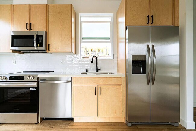 2945 B St San Diego, CA 92102 photo 4
