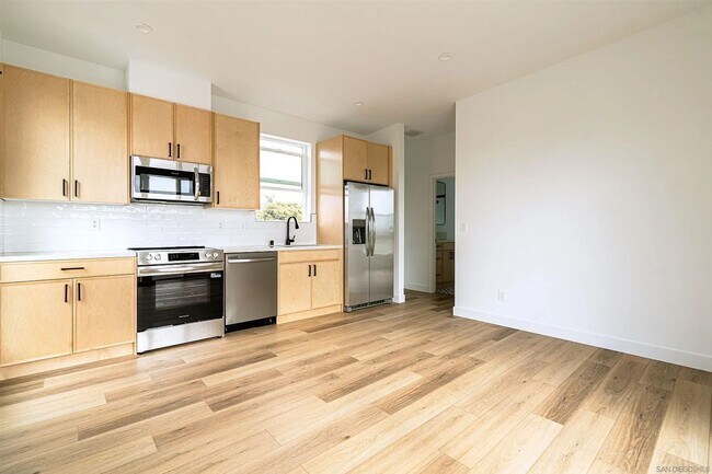 2945 B St San Diego, CA 92102 photo 2
