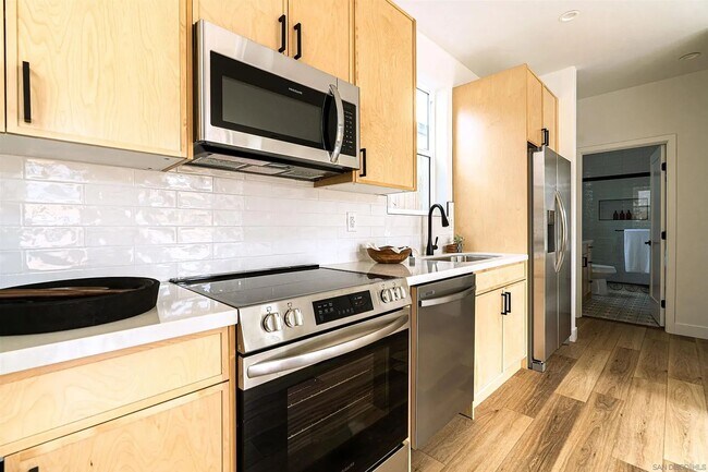 2945 B St San Diego, CA 92102 photo 5