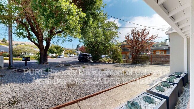 480 Washington Ct photo 4