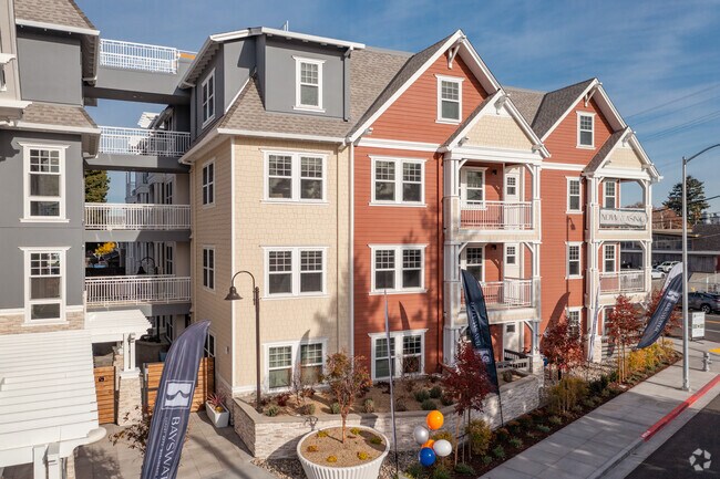 904 Bayswater AVE 3 photo 2