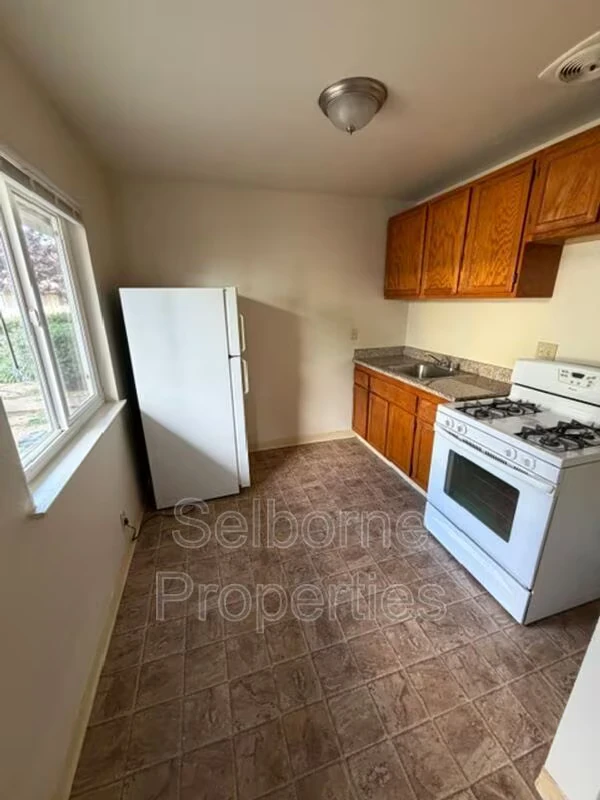 1537 8th Avenue - F photo 4