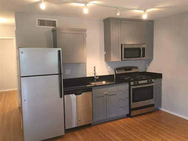 Brentwood Terrace photo 2